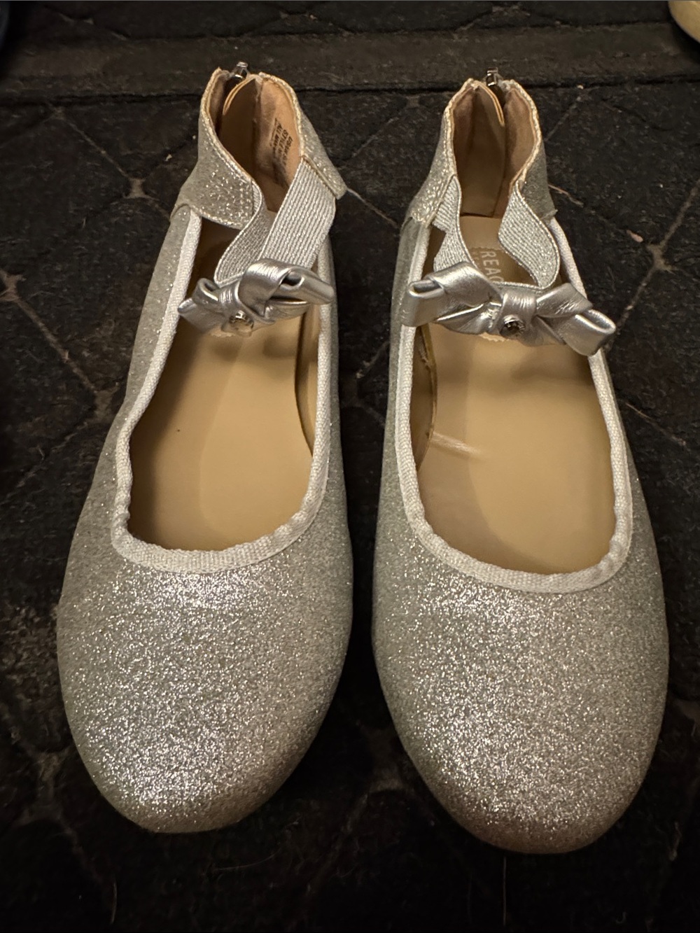 Kenneth Cole Reaction Silver Glitter Ballet Flats with Bow